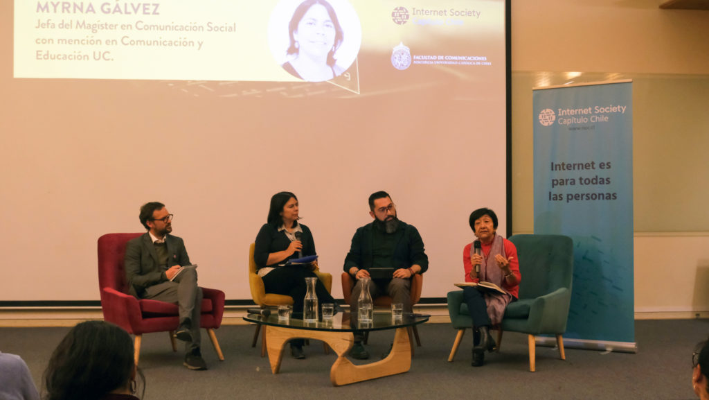 Panel conversatorio sobre ciudadanía digital