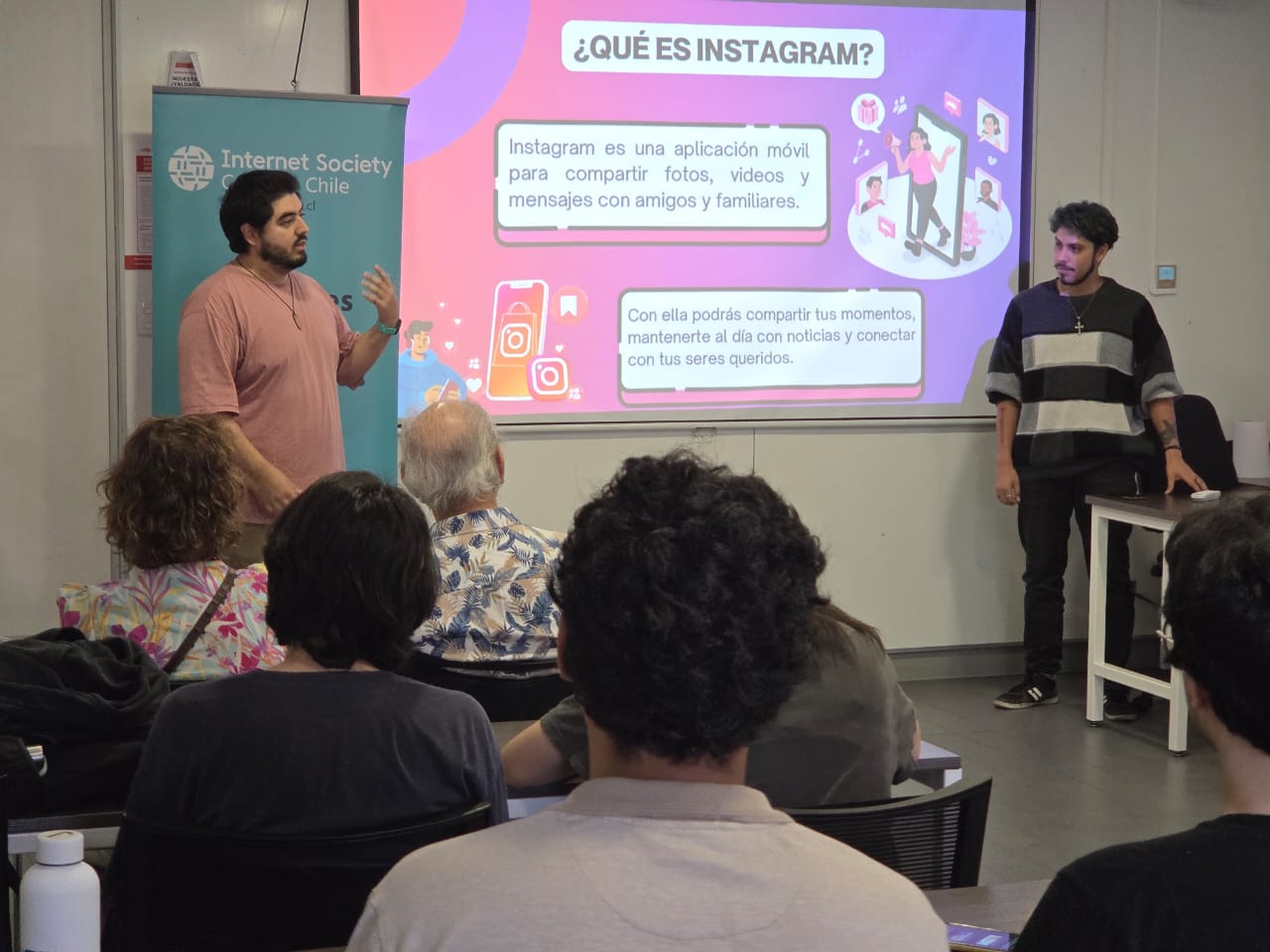 ISOC Chile y UDP realizan taller de alfabetización digital con personas mayores del Barrio Ejército-República